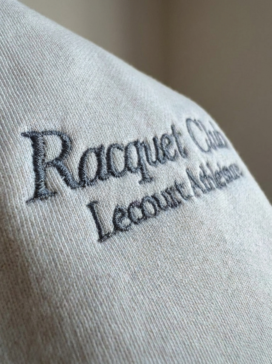Lecourt Racquet Club bordado detalle